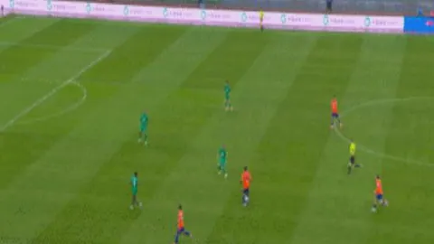 比塞克在德国国家队首秀中作为替补亮相国际米兰后卫